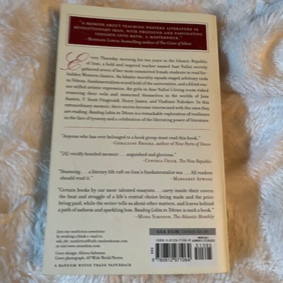 2/$25 - Reading Lolita in Tehran A  Memoir in Books by Azar Nafisi Paperback - Picture 2 of 4